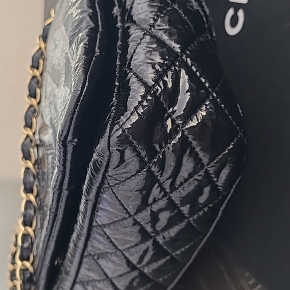 Chanel Rock and Chain Shoulder Bag - Picture 4 of 16